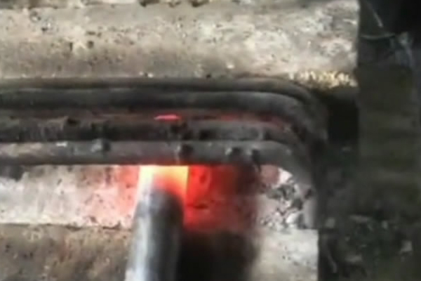高频大香蕉手机在线视频加热设备加热速度快 几秒钟烧红铁棒