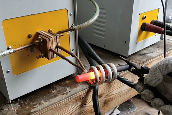 高频大香蕉手机在线视频加热设备适合各类金属局部或整体淬火退火热处理