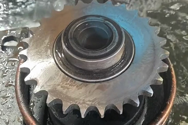 小型齿轮久久大香蕉久久 齿轮高频淬火机