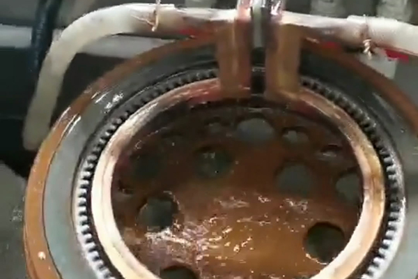  内径400mm的齿轮久久大香蕉久久 高频淬火机床