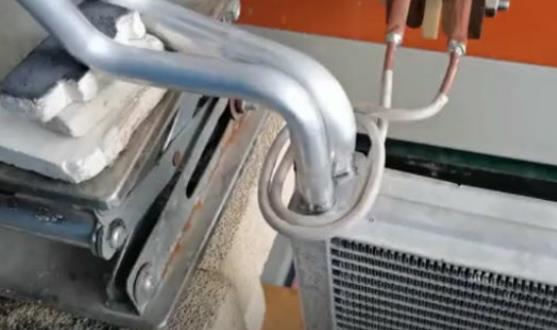 高频焊机开合式大香蕉手机在线视频钎焊 解决焊接后无法取出问题