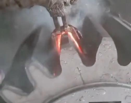 中频久久大香蕉久久 齿轮沿齿单齿淬火