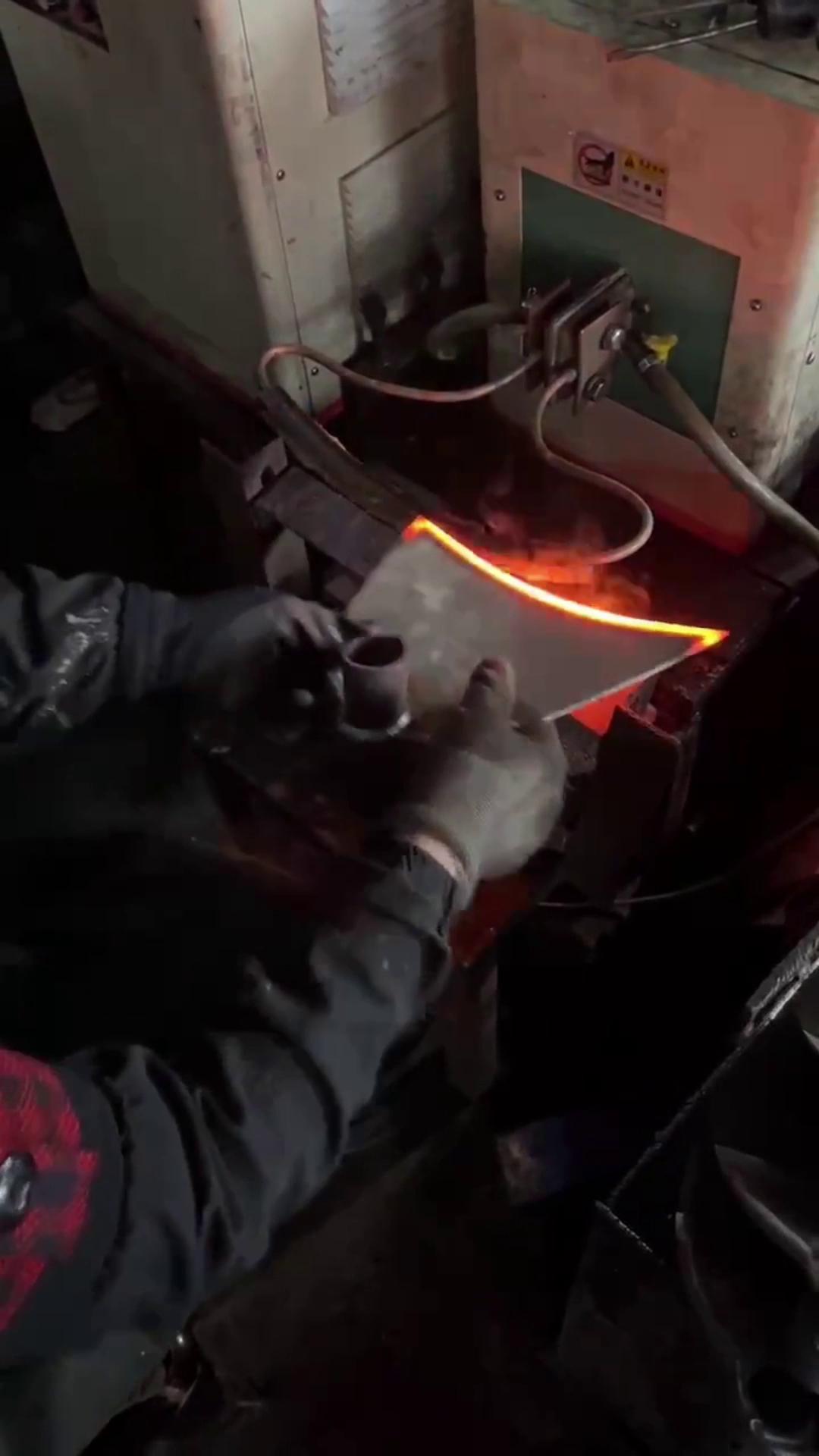 高频大香蕉手机在线视频加热设备 超高频淬火机 农具锄头加热淬火 红冲锻打热处理