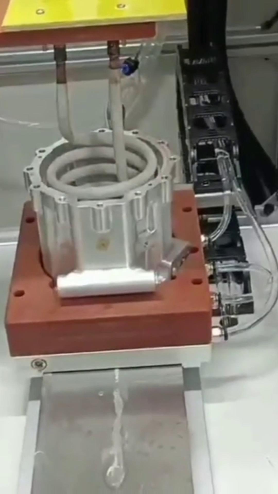 高频大香蕉手机在线视频加热设备——新能源电机壳热套的应用(图2)