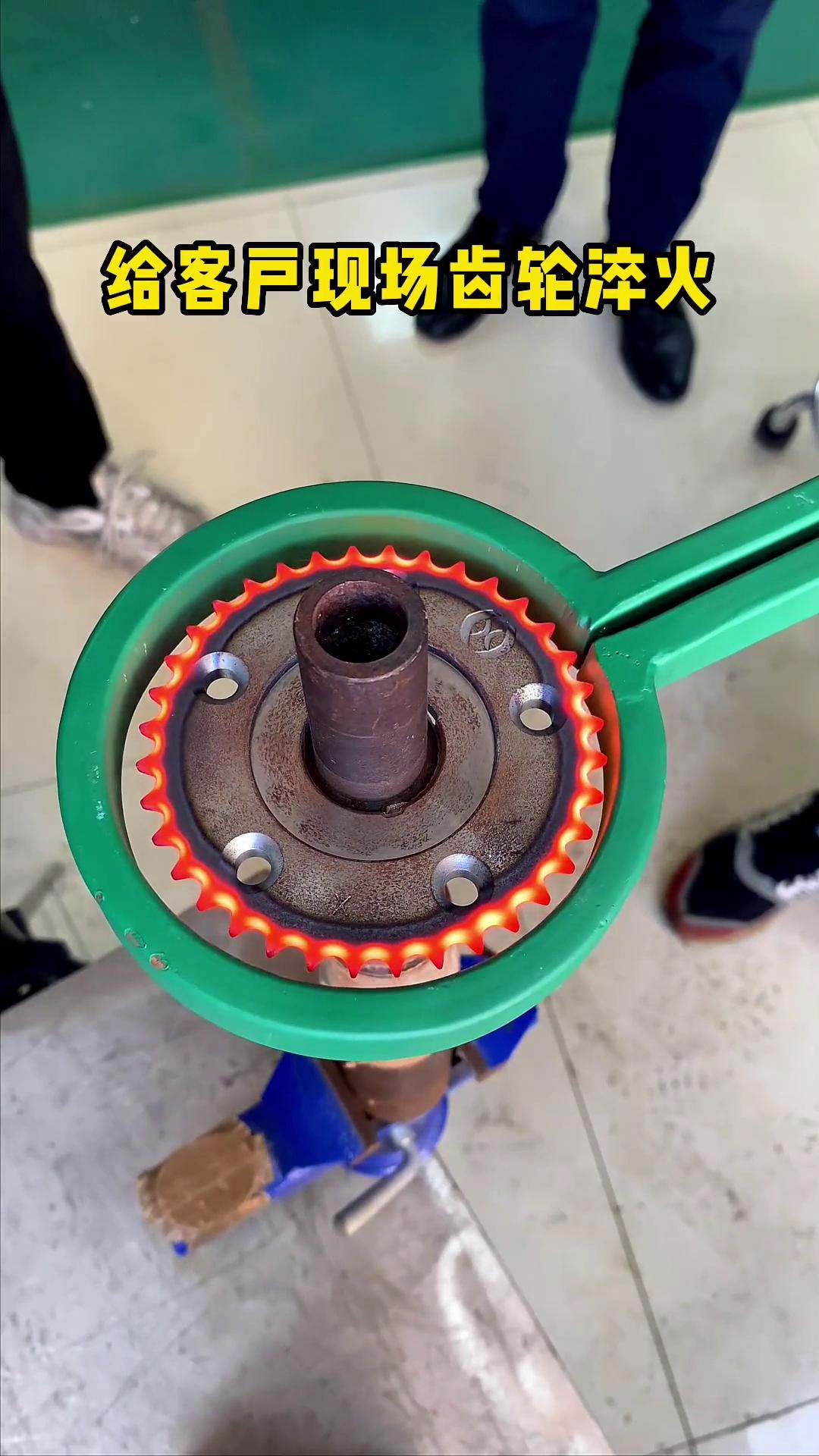 齿轮自动化高频淬火机床广泛应用于各种齿轮、链轮、轴类等零件的淬火处理(图3)