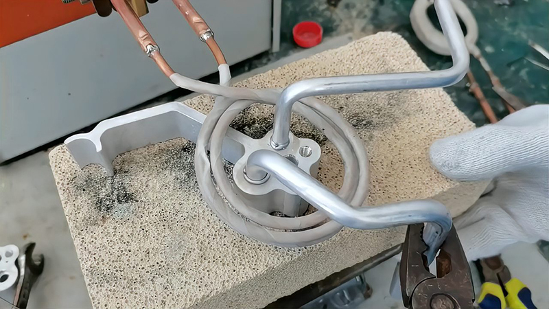 铝件和铝件高频焊接具有焊接速度快、焊缝美观、生产效率高等优点