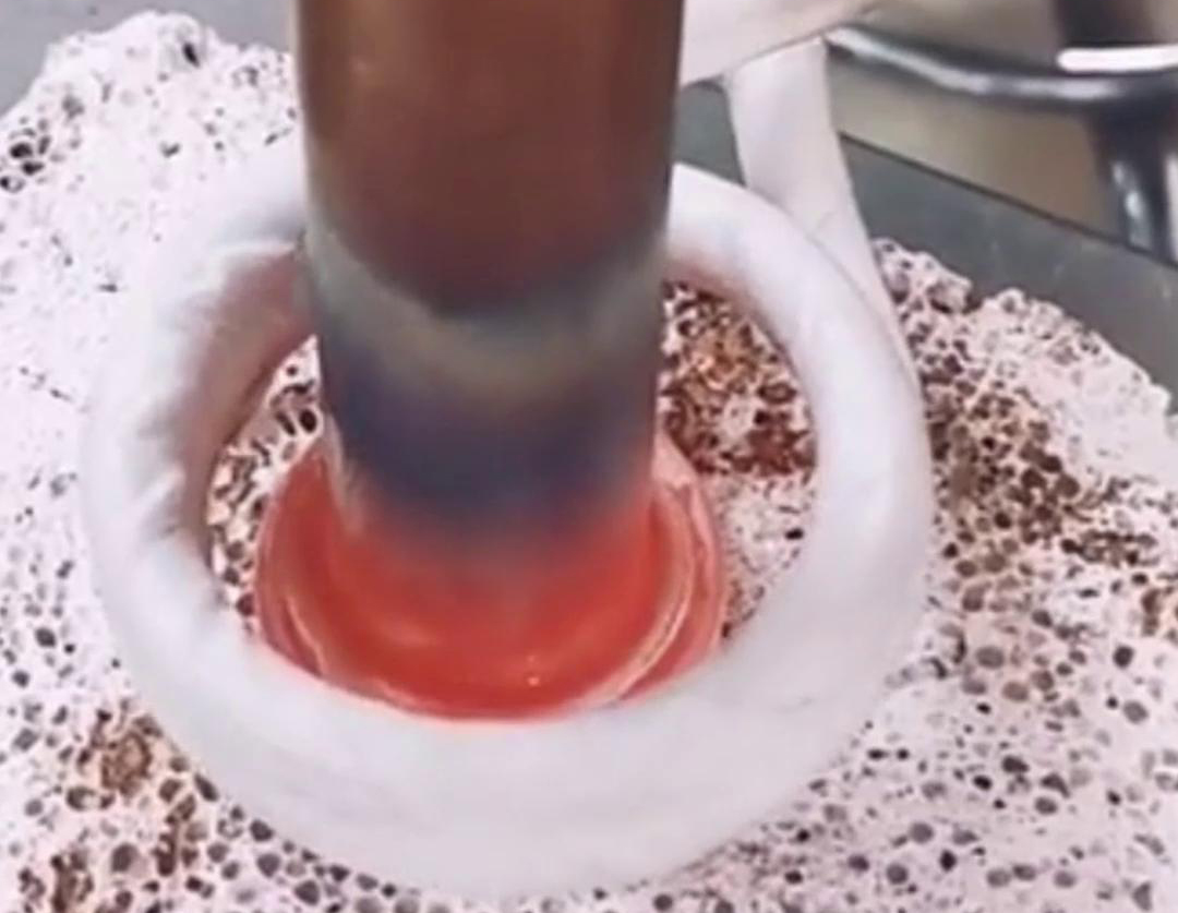 针对22毫米铜管三通接头的焊接，手持式高频焊机具有独特优势(图1)