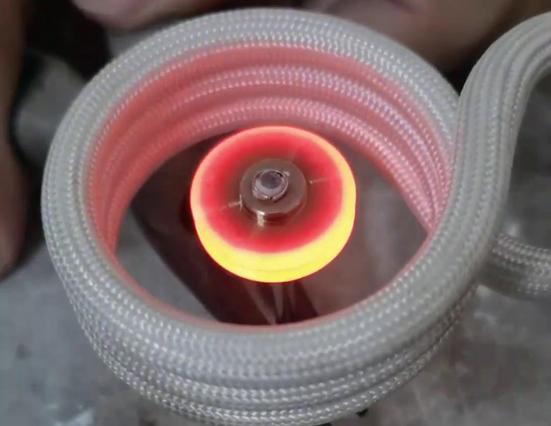 不锈钢和钨钢属于难焊接的材质，但是通过调整高频焊机的焊接参数，可以实现出色的焊接效果