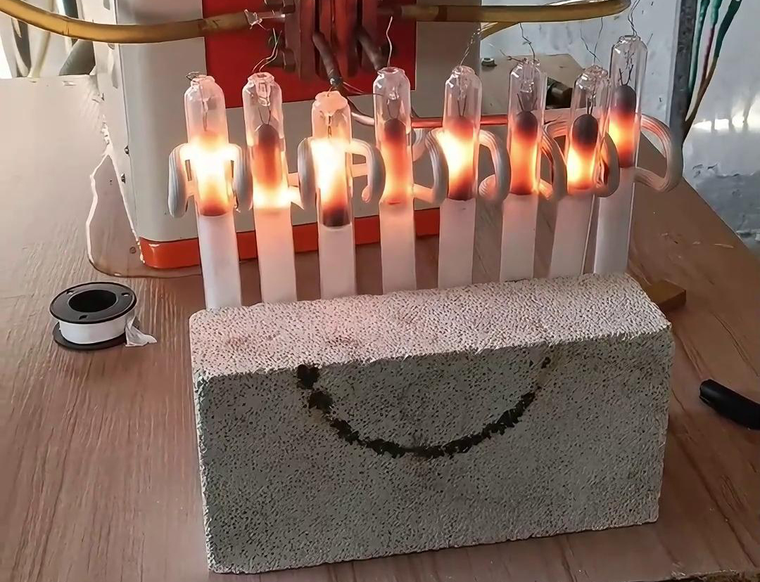 超高频大香蕉手机在线视频加热机，在真空或者气体保护中加热棒料测试