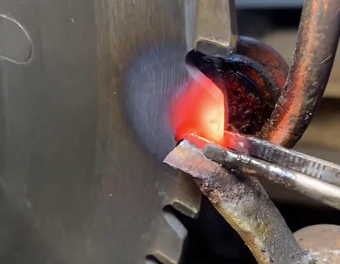 海瑞拓高频加热机：锯片锯齿合金拆卸的得力助手(图2)