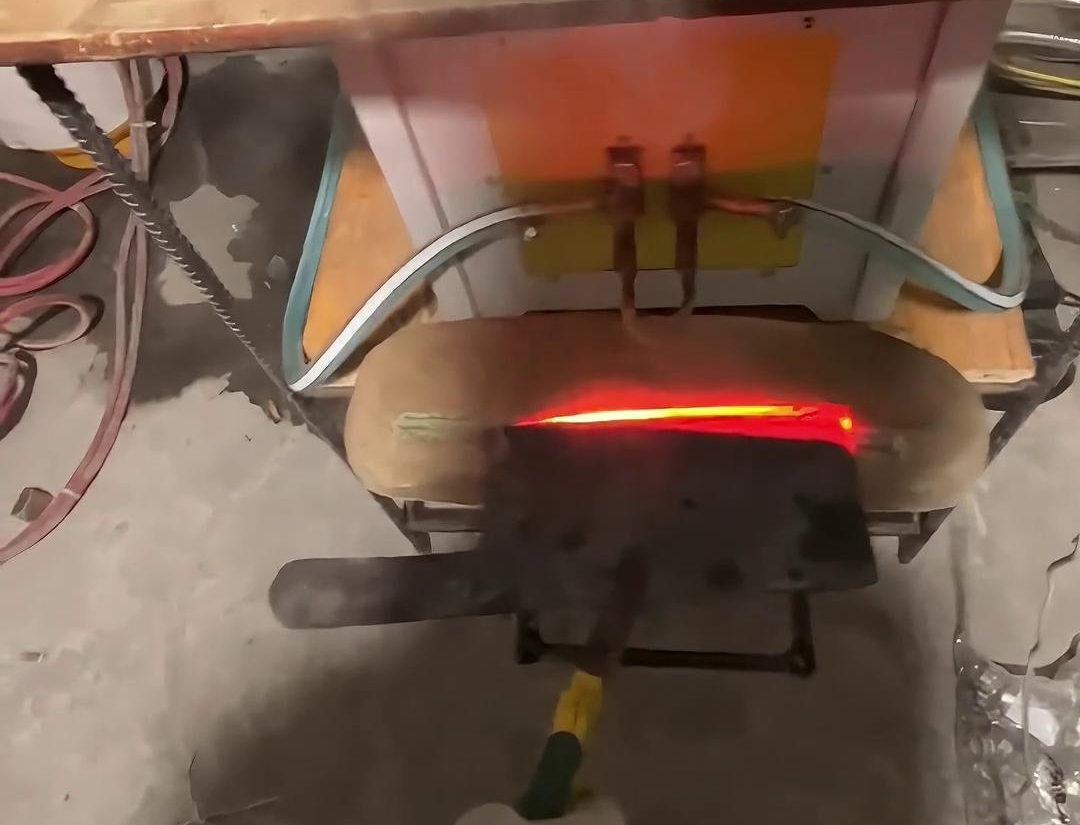 菜刀刃口用超音频久久大香蕉久久淬火，你知道为什么只淬火一点点吗？