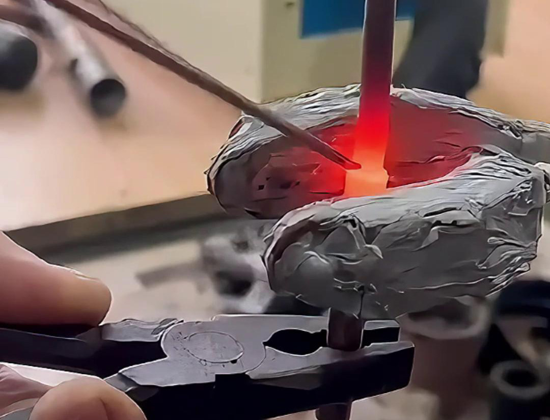 25KW手持式高频机在焊接铜管方面展现出高效、精准和灵活的特点