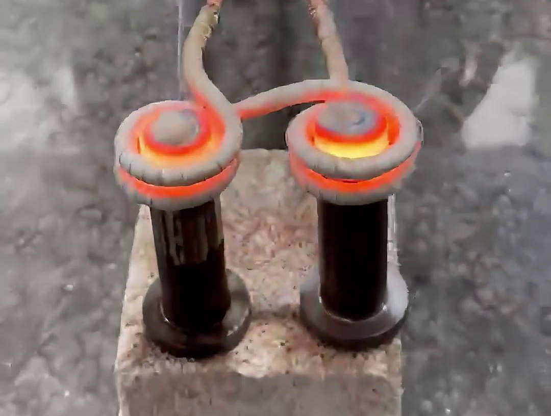 中频大香蕉手机在线视频加热设备，它可以同时加热多个金属工件