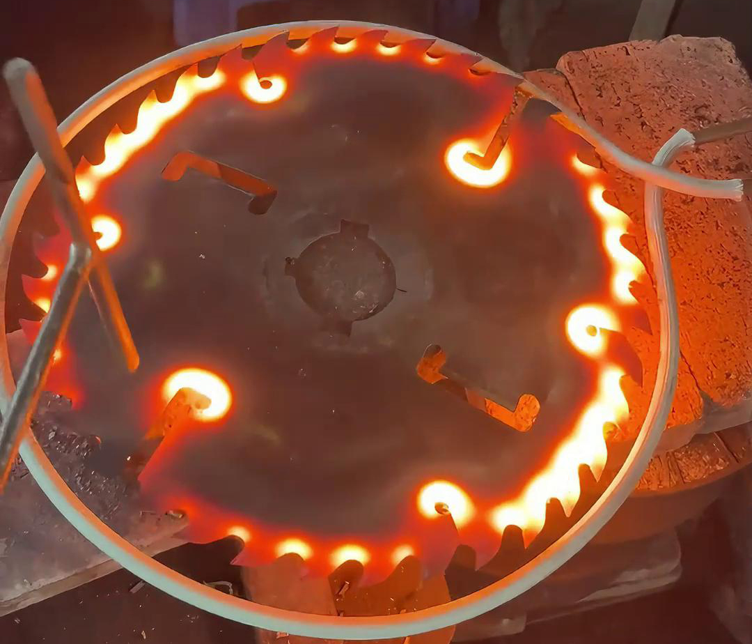 高频加热机热拆处理工艺在废旧合金回收领域具有广泛的应用(图1)