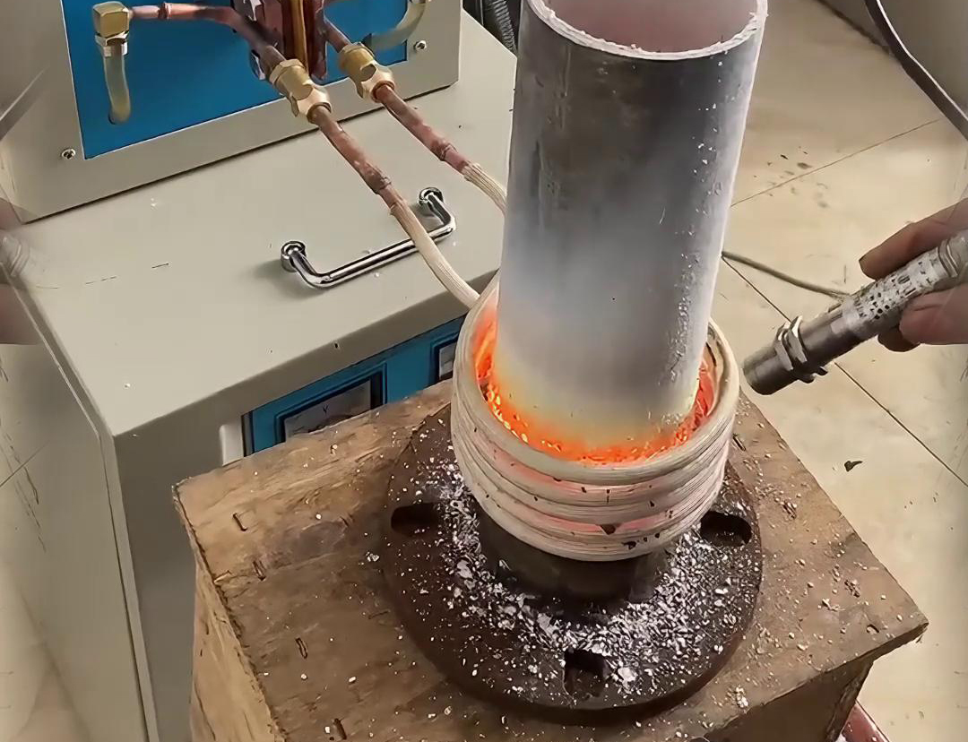 这是高频加热机对钢管加热，可以根据需求配备温控监测