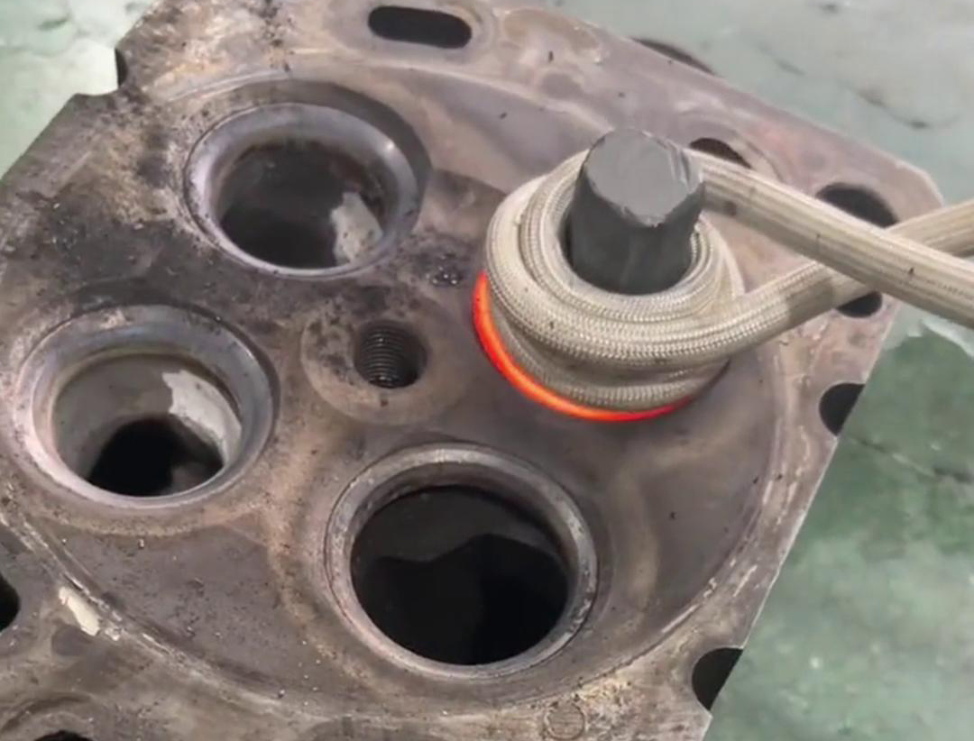 高频加热机结合定制大香蕉手机在线视频加热线圈在铝板内孔加热热装配方面展现出了显著的优势(图2)