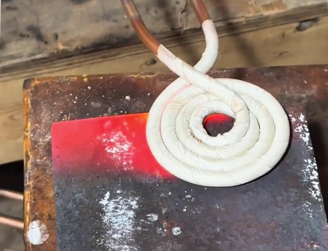 手持式高频加热机：钢板表面处理的高效工具(图2)