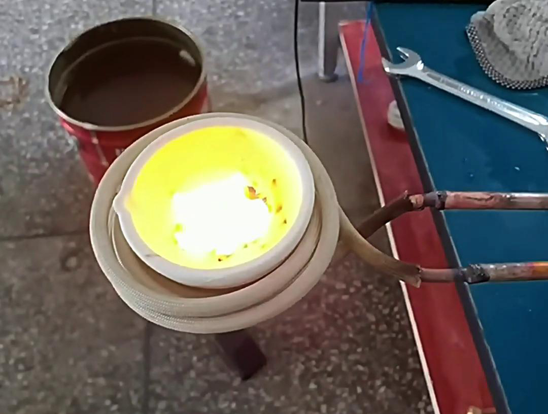 高频熔炼炉三元催化提炼铂钯铑技术：从传统到现代的革新(图2)