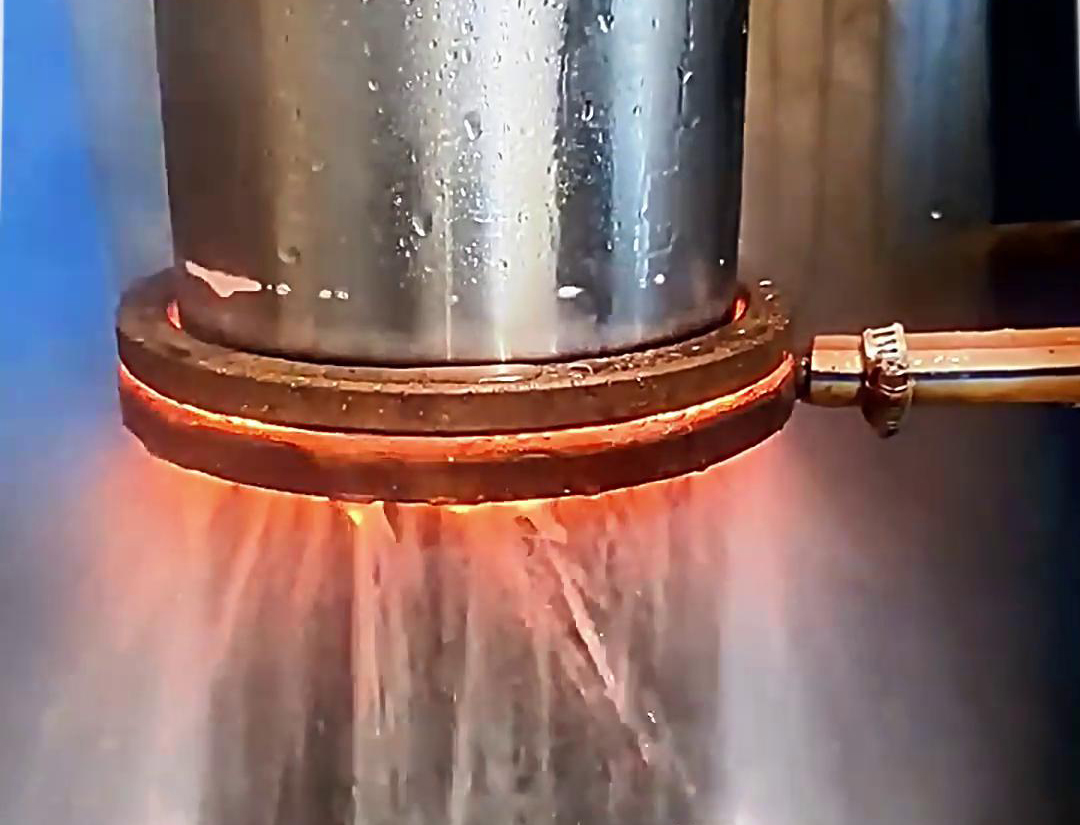 油缸使用高频久久大香蕉久久进行淬火是一种高效、节能、环保的热处理工艺