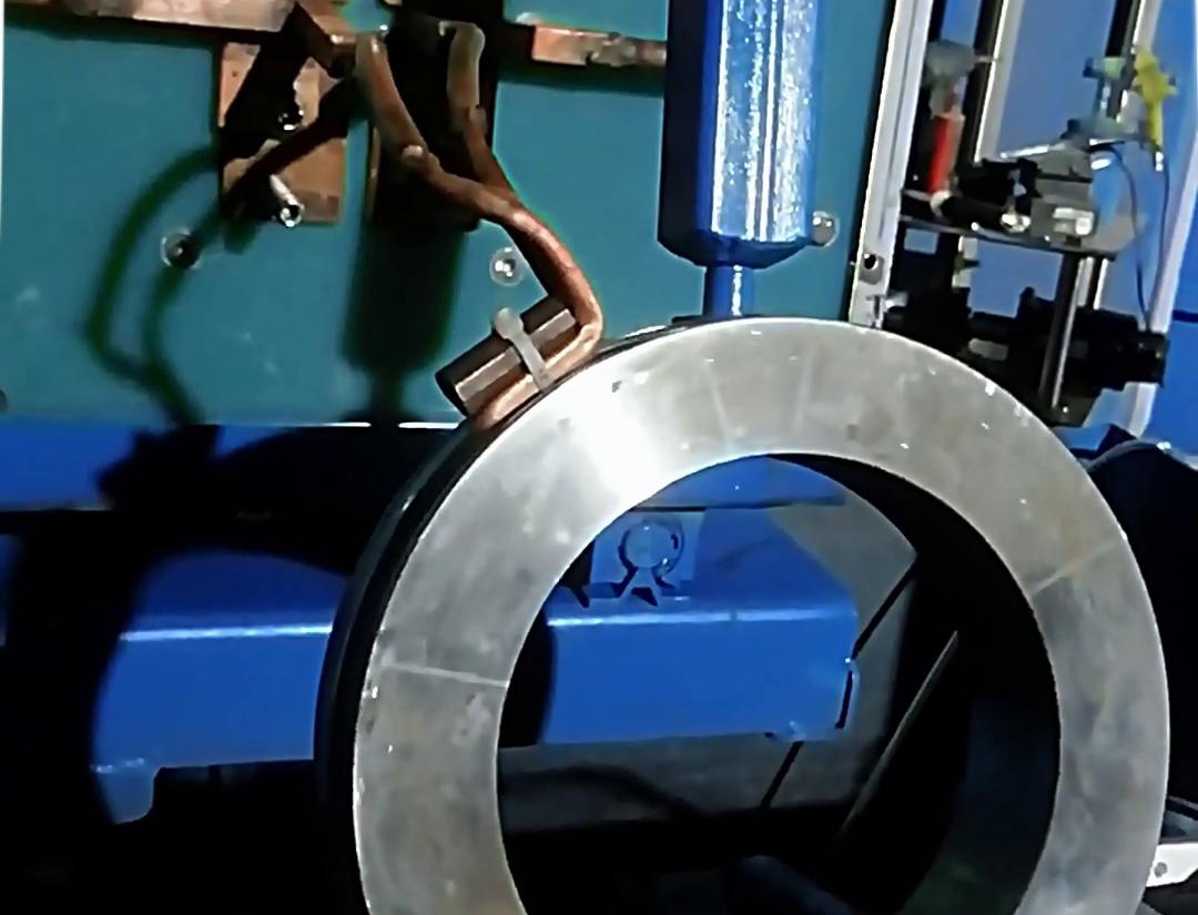 海瑞拓高频淬火机床：轨道轮生产的高效利器