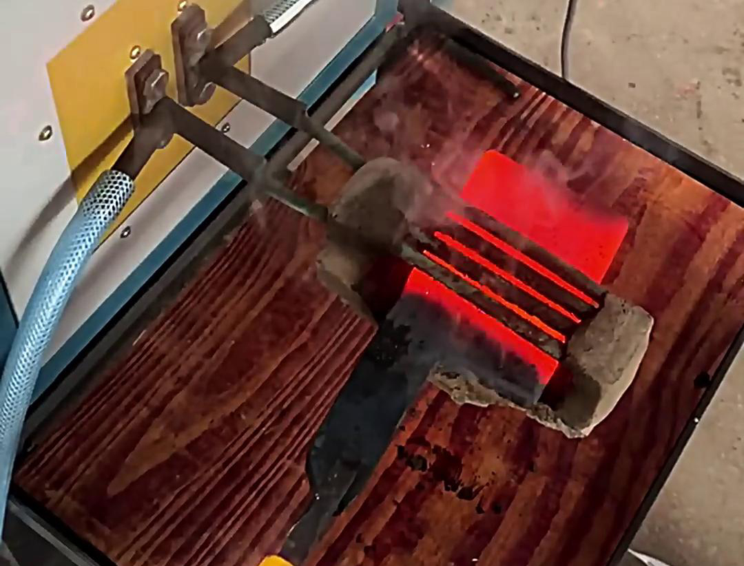 海瑞拓高频加热炉：打铁好帮手