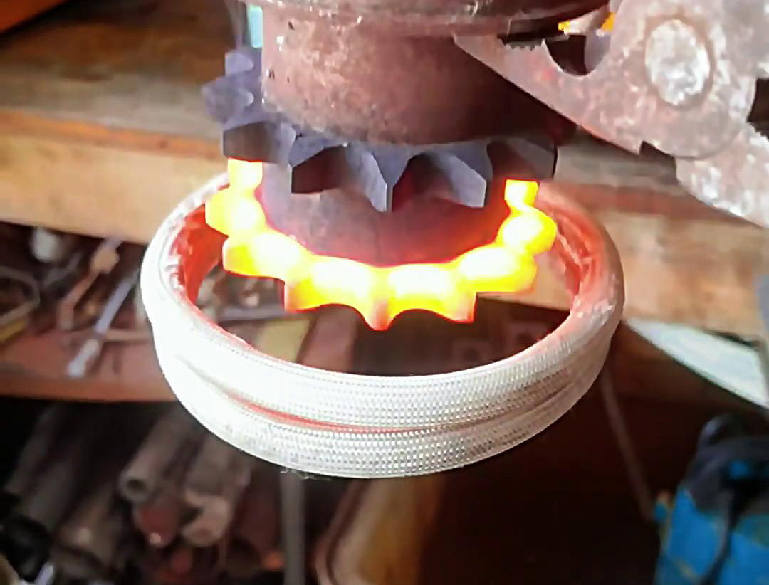 海瑞拓高频久久大香蕉久久助力双排链轮淬火生产(图1)