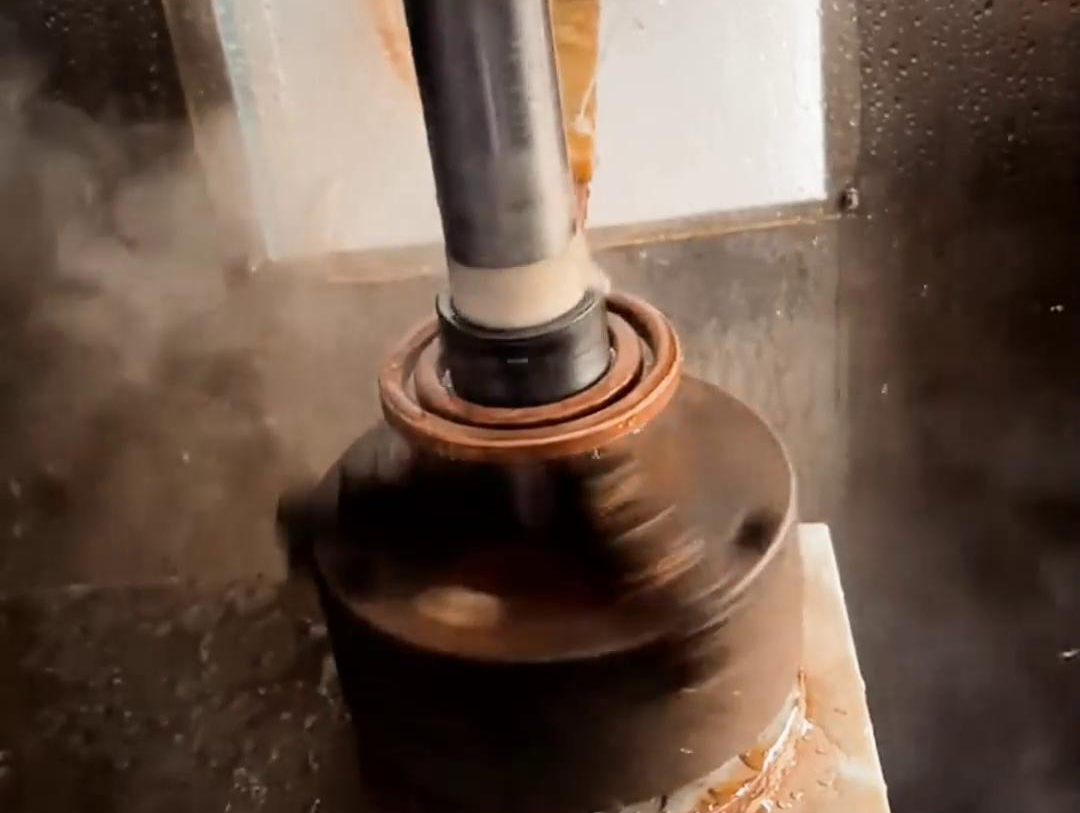 自动化高频久久大香蕉久久，它采用 PLC 控制系统，操作简单方便