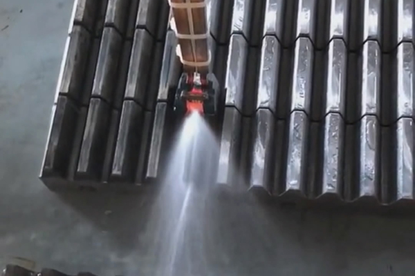 粉丝问 “高频加热能在水中直接加热工件吗？” 实测：海瑞拓高频设备真能做到！(图3)