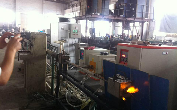 海瑞拓高频退火机+U型线圈+输送带的棒料加热退火半自动化方案