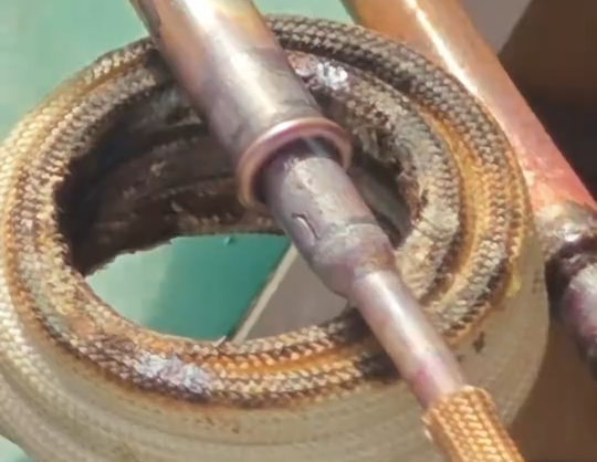 高频焊机焊接铜管时，平焊、立焊、甚至倒焊均可行