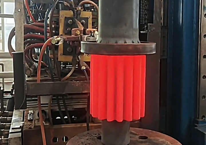 大型工件淬火采用中频大香蕉手机在线视频加热电源配合淬火机床才可以完成加热