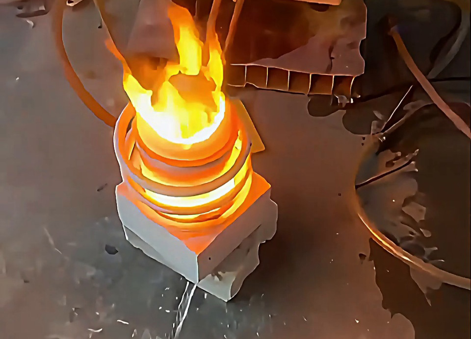 220V高频熔炼炉，受电压与功率限制，只能熔炼2公