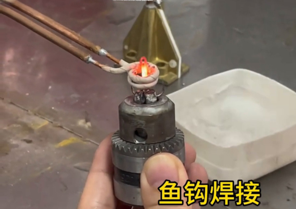 鱼钩焊接新标杆：海瑞拓超高频焊接机，光滑无刺更靠谱