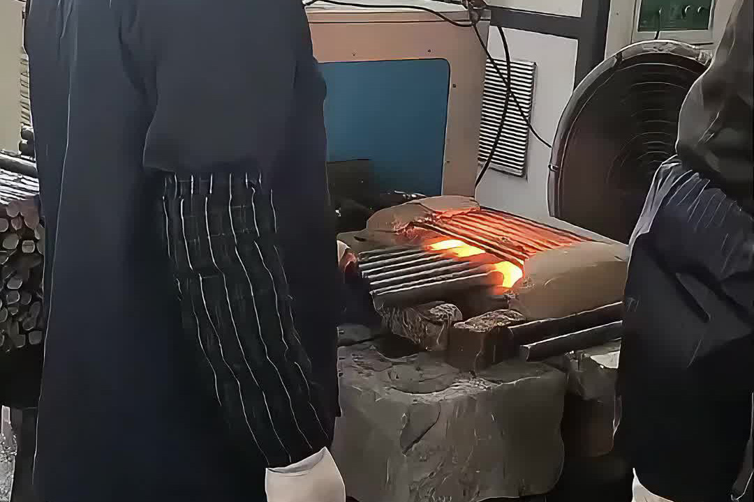 棒料加热锻打效率革命！海瑞拓大香蕉手机在线视频加热设备，几秒升温上千度