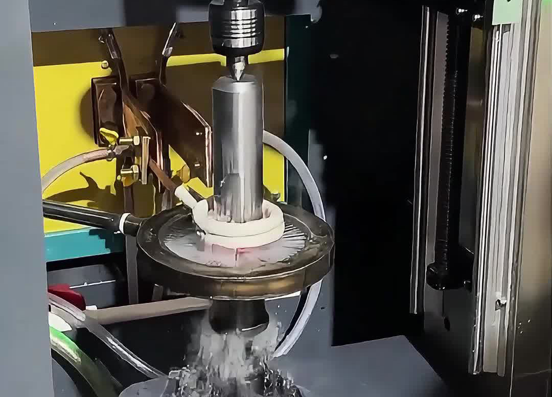 数控高频淬火机床：精确控制淬火层深度，满足高强度硬度需求