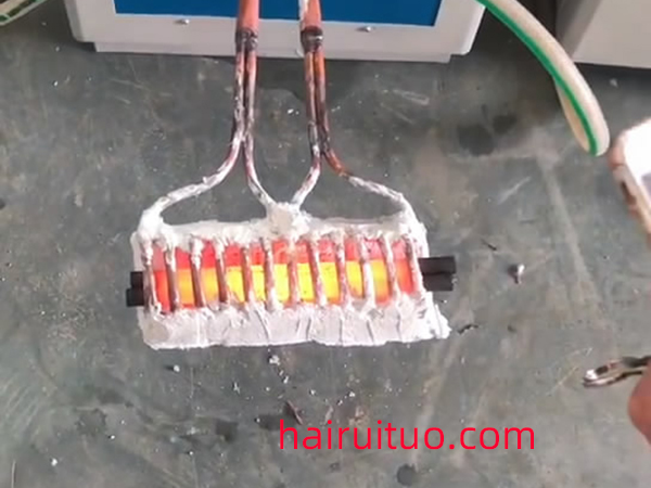 超音频大香蕉手机在线视频加热设备对钢铁棒加热淬火退火视频