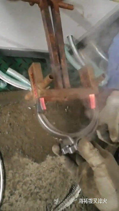 高频加热机 拨叉淬火，1.7秒一个，质量杠杠滴