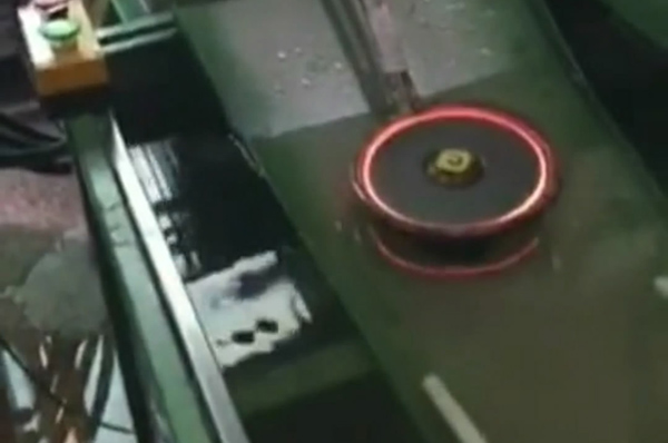 高频久久大香蕉久久 齿轮淬火 表面淬火 大香蕉手机在线视频加热淬火配合传送带水槽