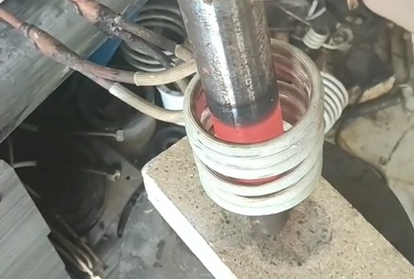 高频大香蕉手机在线视频加热机对钢筒加热淬火退火