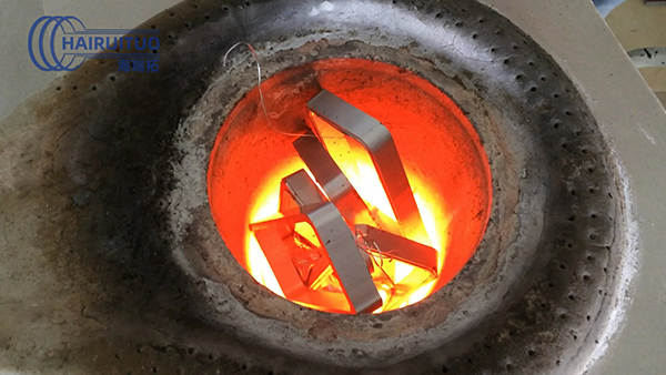 中频大香蕉手机在线视频熔炼炉-IGBT中频电源具有低功耗、高可靠性等特点(图3)