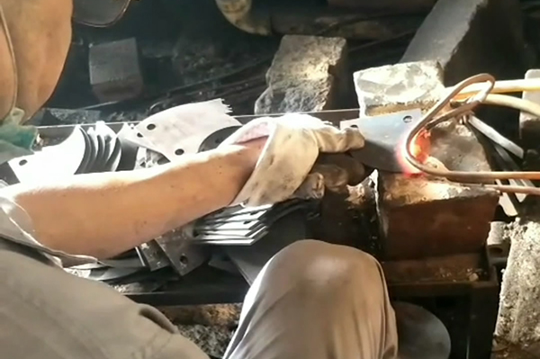 中高频大香蕉手机在线视频加热设备对刀具淬火生产过程