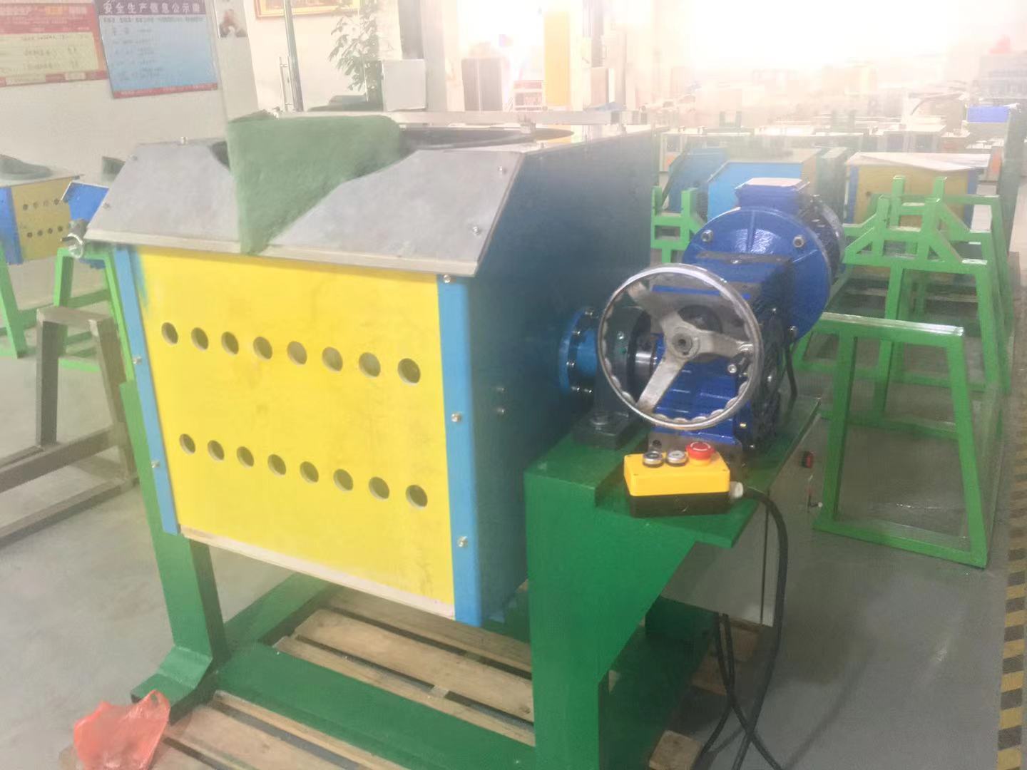 太原客户熔炼炉设备成功安装并生产(图1)