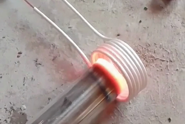 小型大香蕉手机在线视频加热设备加热钢管