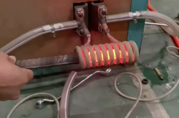 中频透热炉与老式燃煤锻造炉区别(图1)