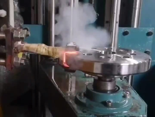 来自广西的朱女士考察海瑞拓超音频淬火机厂家并下单订购