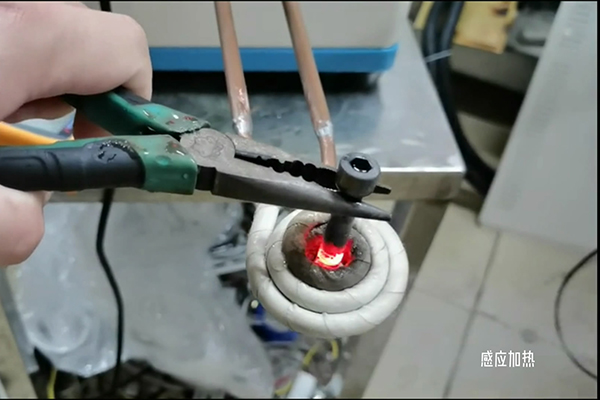 大香蕉手机在线视频加热升温速度快，一秒烧红金属材料